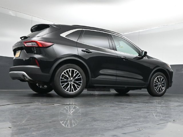 Certified 2026 Ford Escape SE w/ PHEV Premium Package FWD image 43