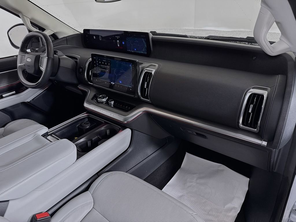 Certified 2025 Ford Expedition Max Platinum image 33