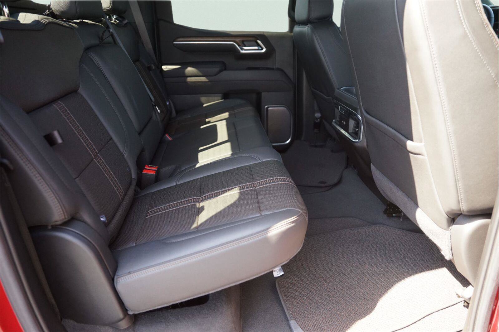 Used 2025 Chevrolet Silverado 1500 High Country AWD/4WD image 15