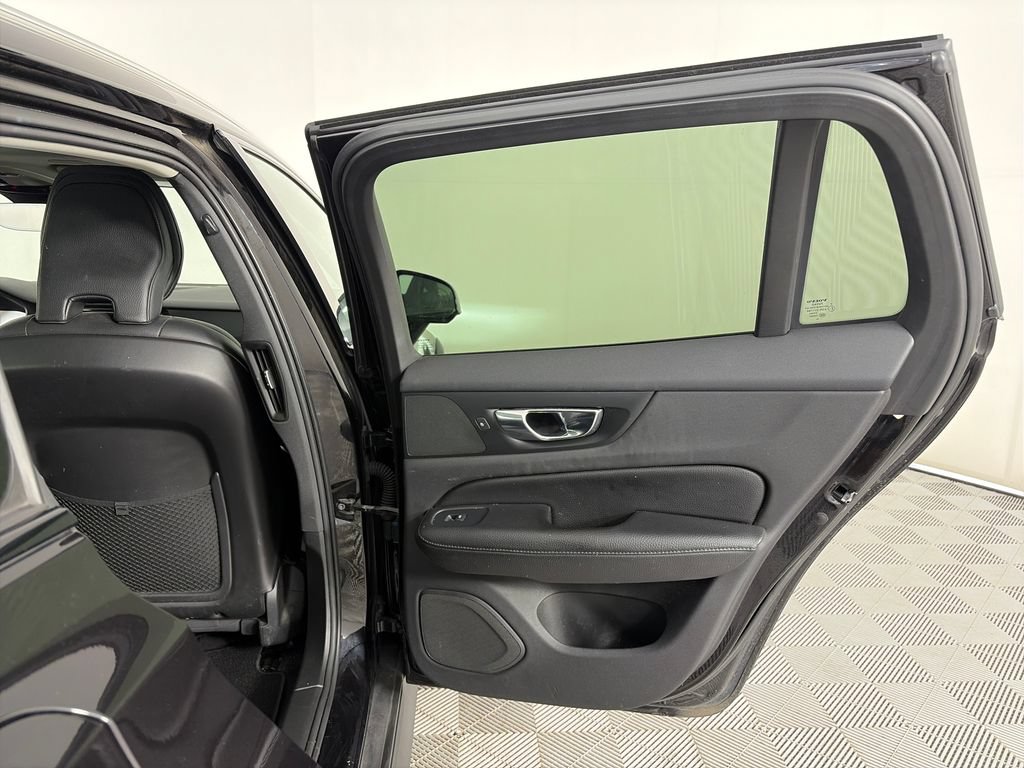 Used 2020 Volvo V60 T5 Cross Country AWD/4WD image 27