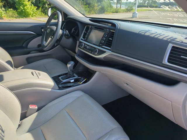 Used 2017 Toyota Highlander Limited FWD image 35