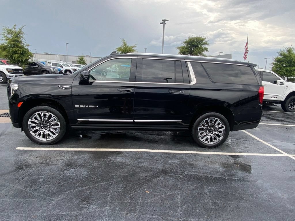 Used 2024 GMC Yukon XL Denali Ultimate AWD/4WD image 4