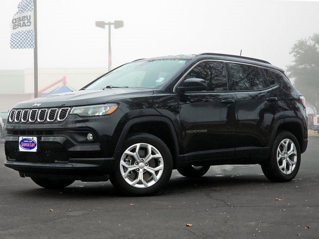 Used 2024 Jeep Compass Latitude image 16