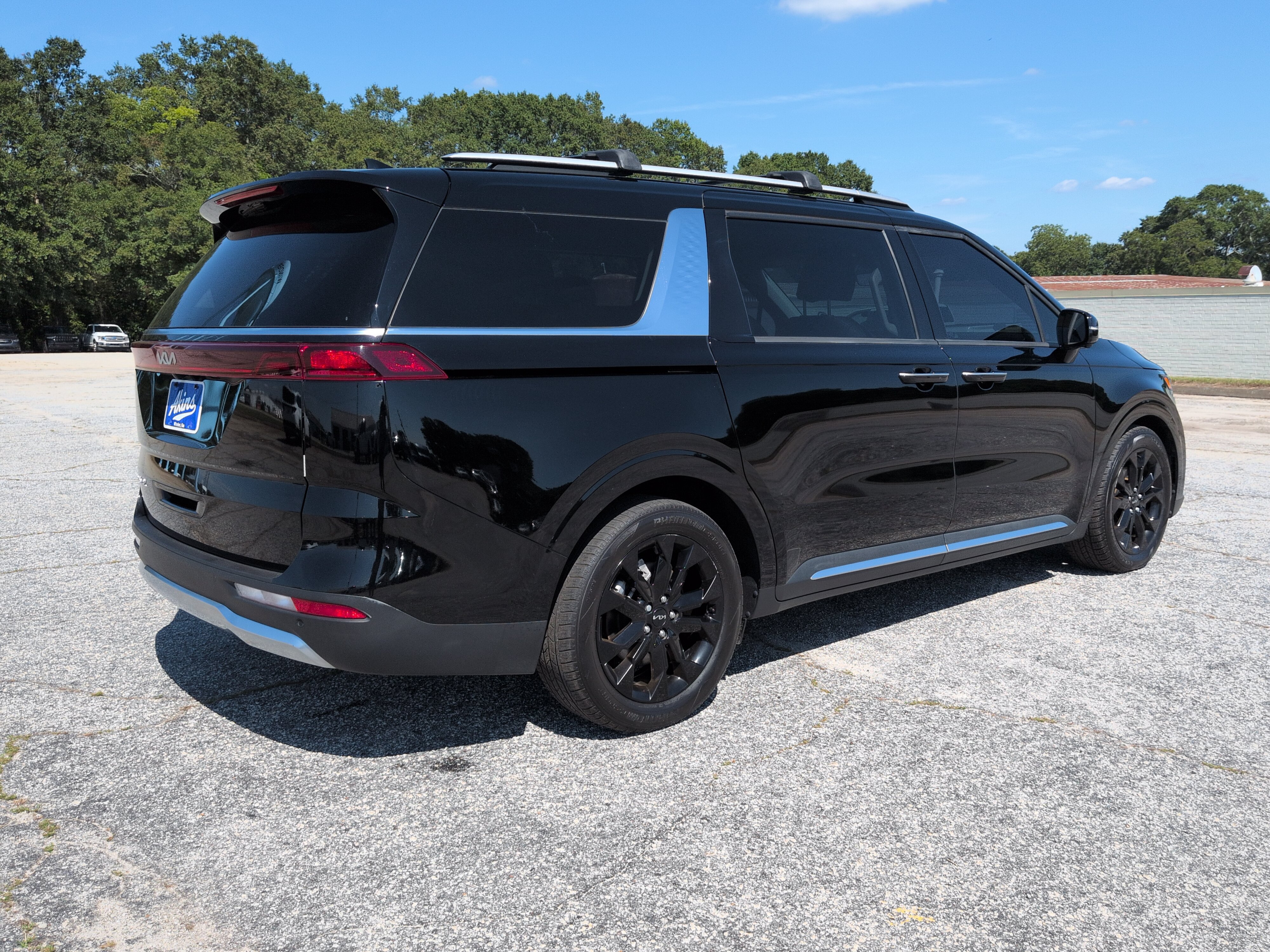Used 2022 Kia Carnival SX FWD image 3