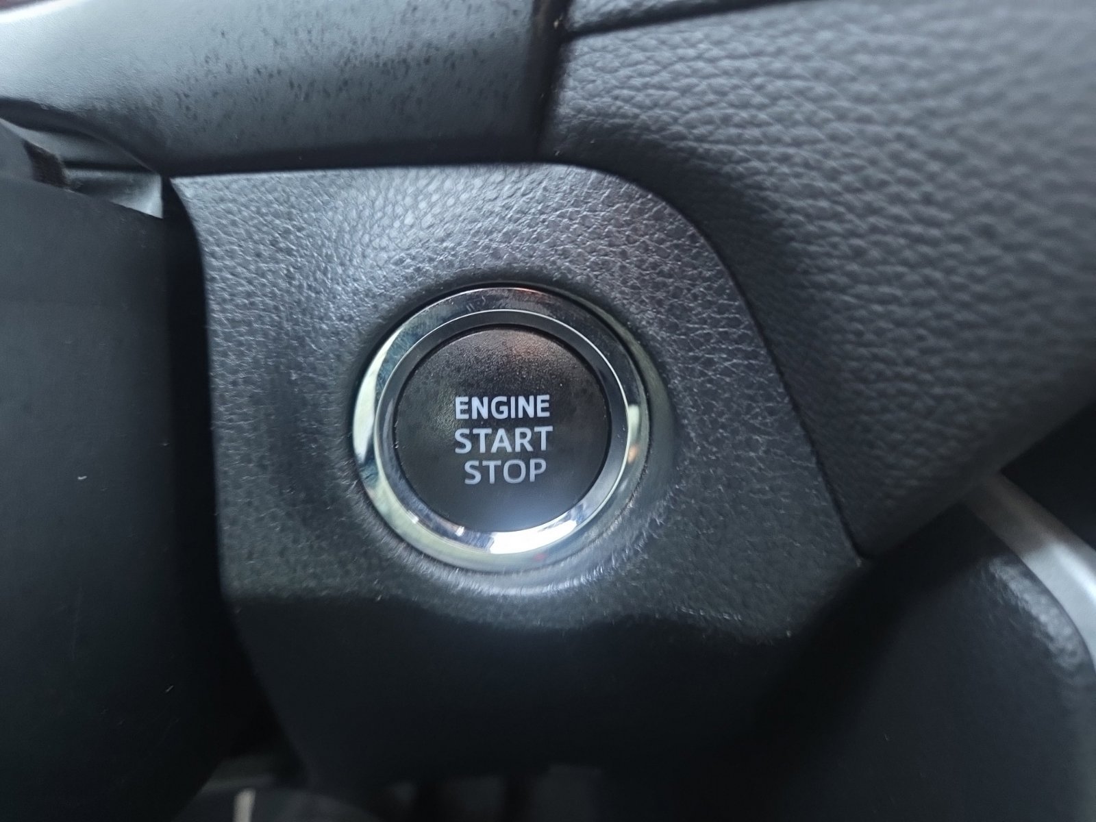 Used 2020 Toyota RAV4 XLE w/ Convenience Package FWD image 24