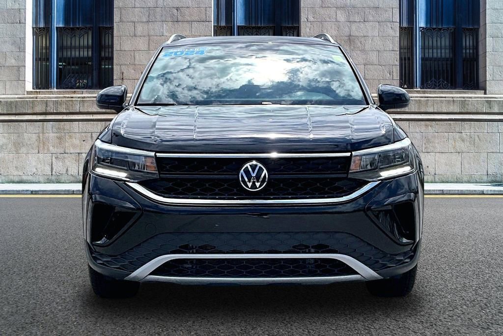 Used 2024 Volkswagen Taos SE FWD image 3