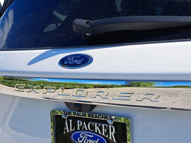 Certified 2022 Ford Explorer XLT w/ Equipment Group 202A image 8