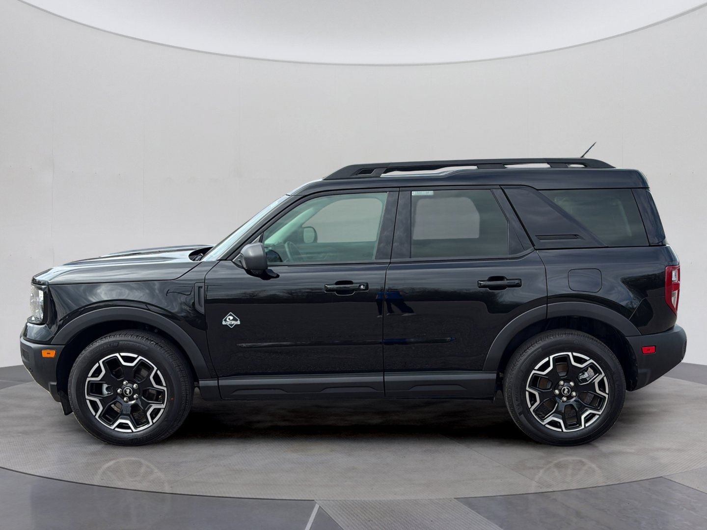 Certified 2025 Ford Bronco Sport Outer Banks w/ Outer Banks Tech Package+ AWD/4WD image 4