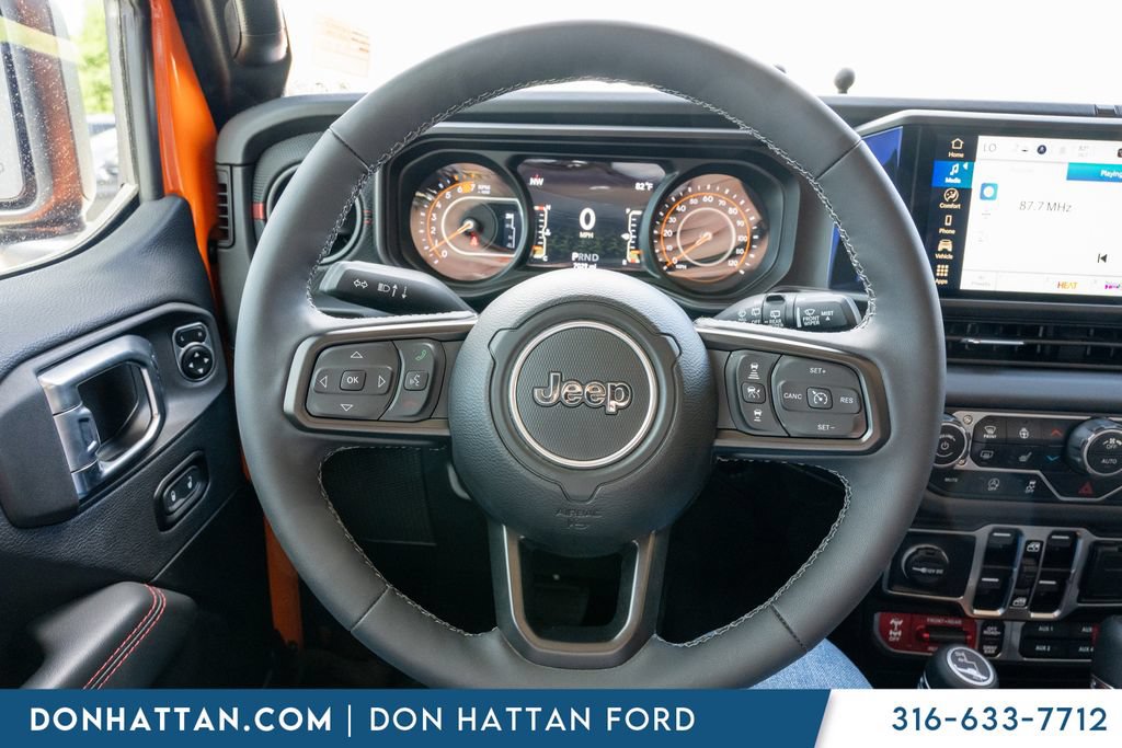 Used 2025 Jeep Wrangler Unlimited Rubicon w/ Convenience Group AWD/4WD image 6