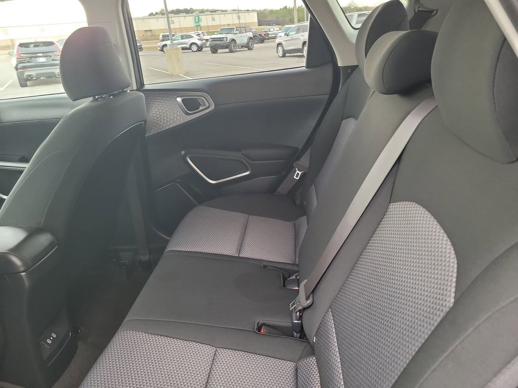 Used 2025 Kia Soul LX w/ LX Technology Package image 23