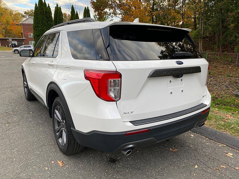 Certified 2022 Ford Explorer XLT w/ Equipment Group 202A image 3