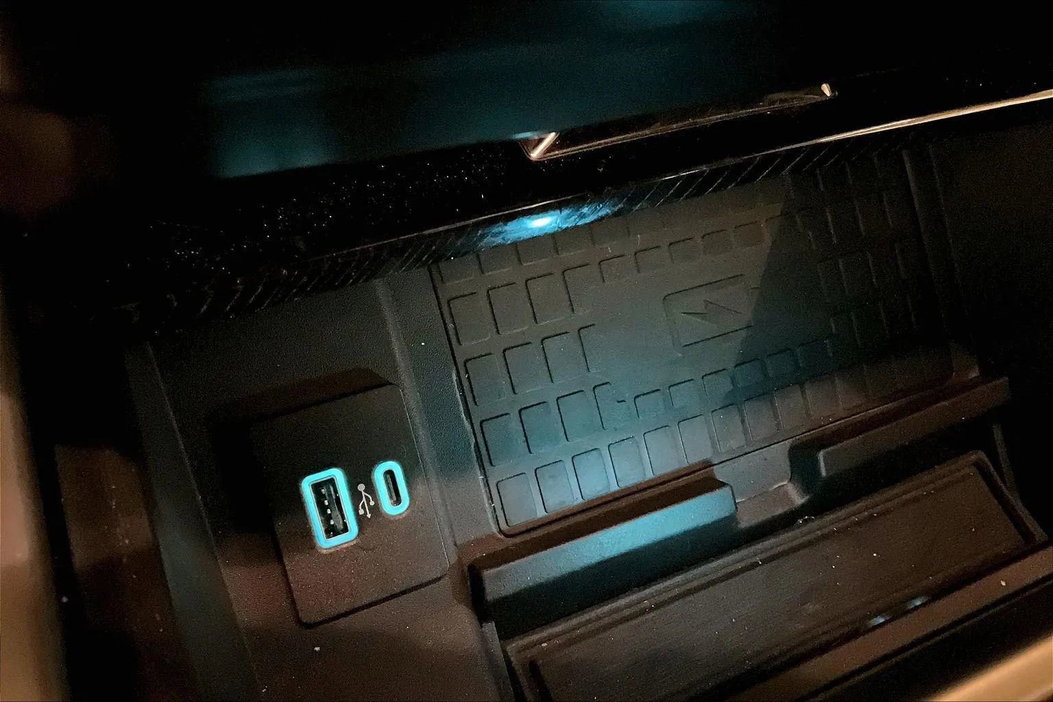 Certified 2022 Ford F450 Platinum w/ FX4 Off-Road Package image 31