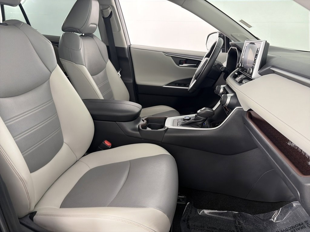 Used 2020 Toyota RAV4 Limited image 31
