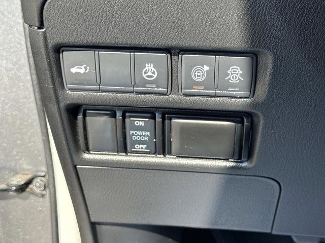 Used 2020 Nissan Armada Platinum w/ Captain's Chairs Package RWD image 22