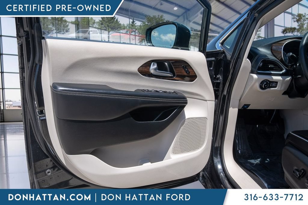 Used 2023 Chrysler Pacifica Limited FWD image 13