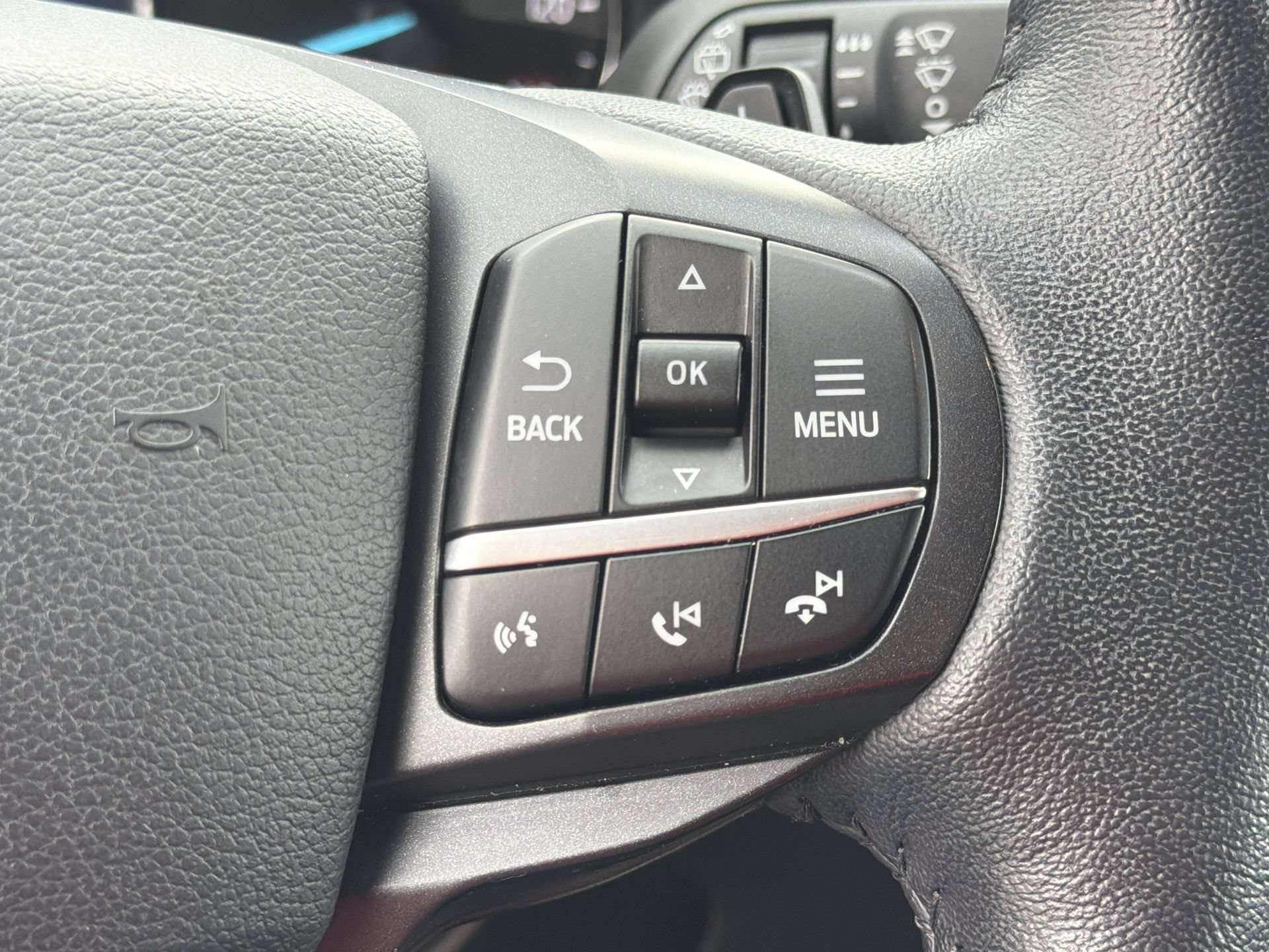 Certified 2020 Ford Explorer XLT w/ Equipment Group 202A RWD image 10