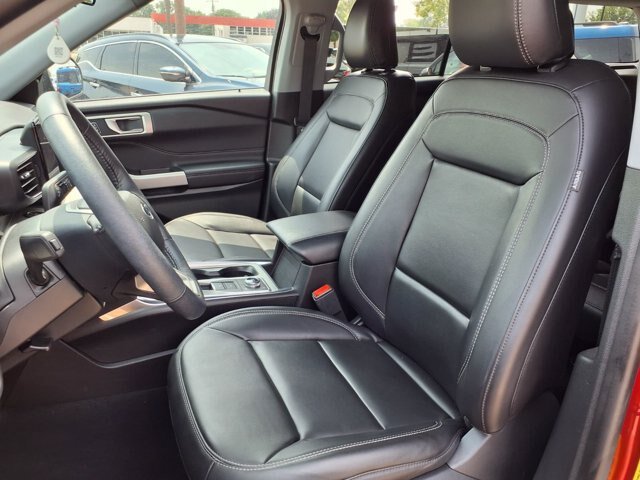 Certified 2024 Ford Explorer XLT w/ Equipment Group 202A AWD/4WD image 4