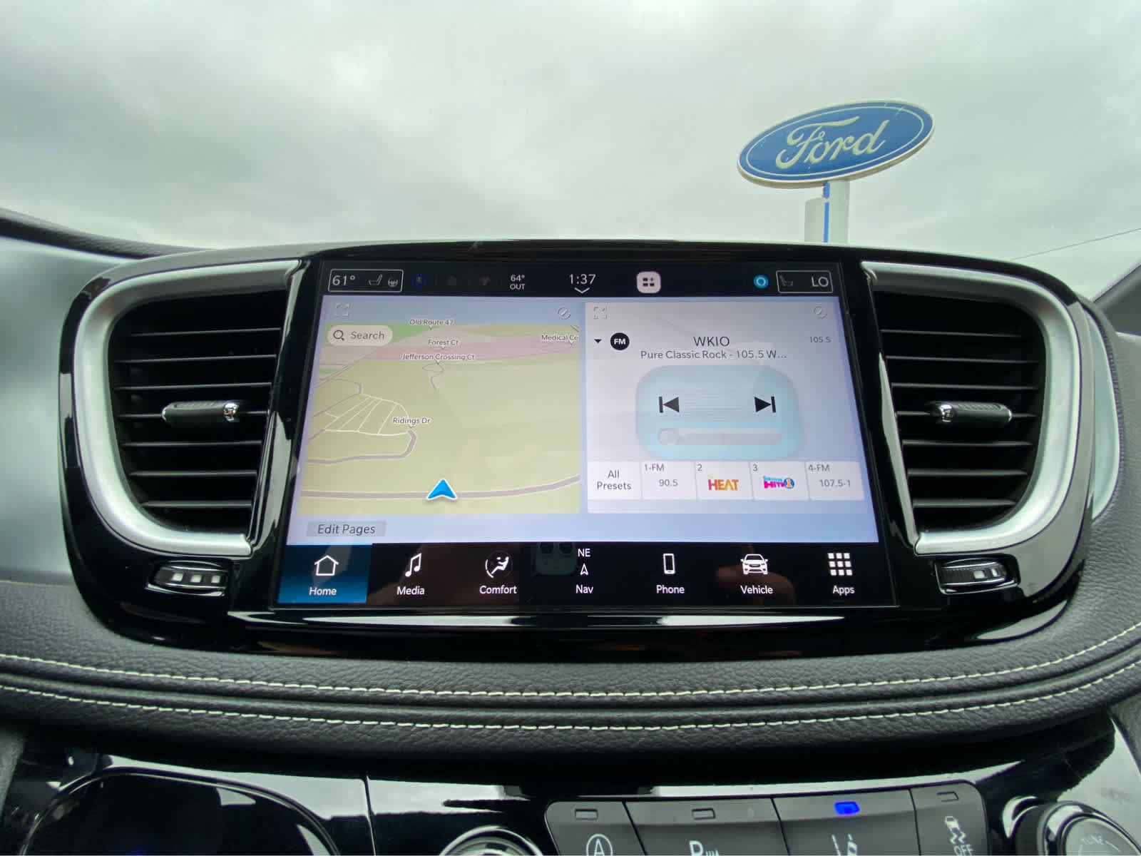 Used 2026 Chrysler Pacifica Limited FWD image 35