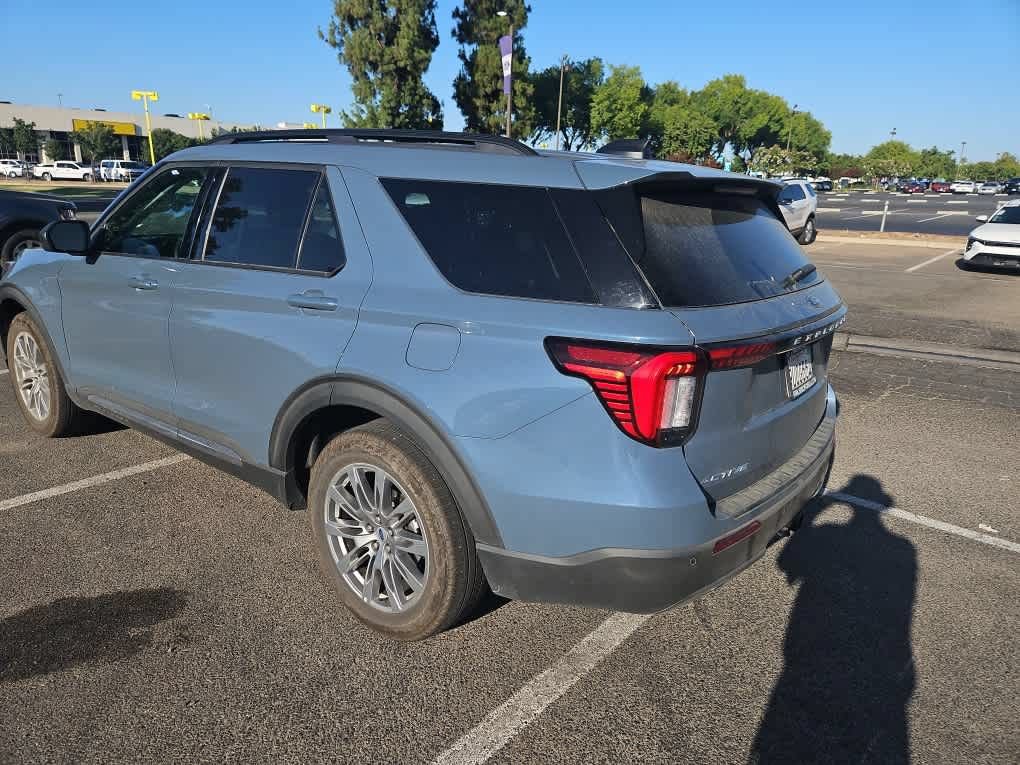 Certified 2025 Ford Explorer Active w/ Active Comfort Package AWD/4WD image 5