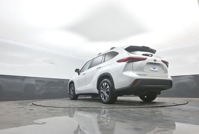 Used 2023 Toyota Highlander XLE AWD/4WD image 31