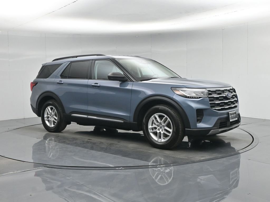 Certified 2025 Ford Explorer Active RWD image 3