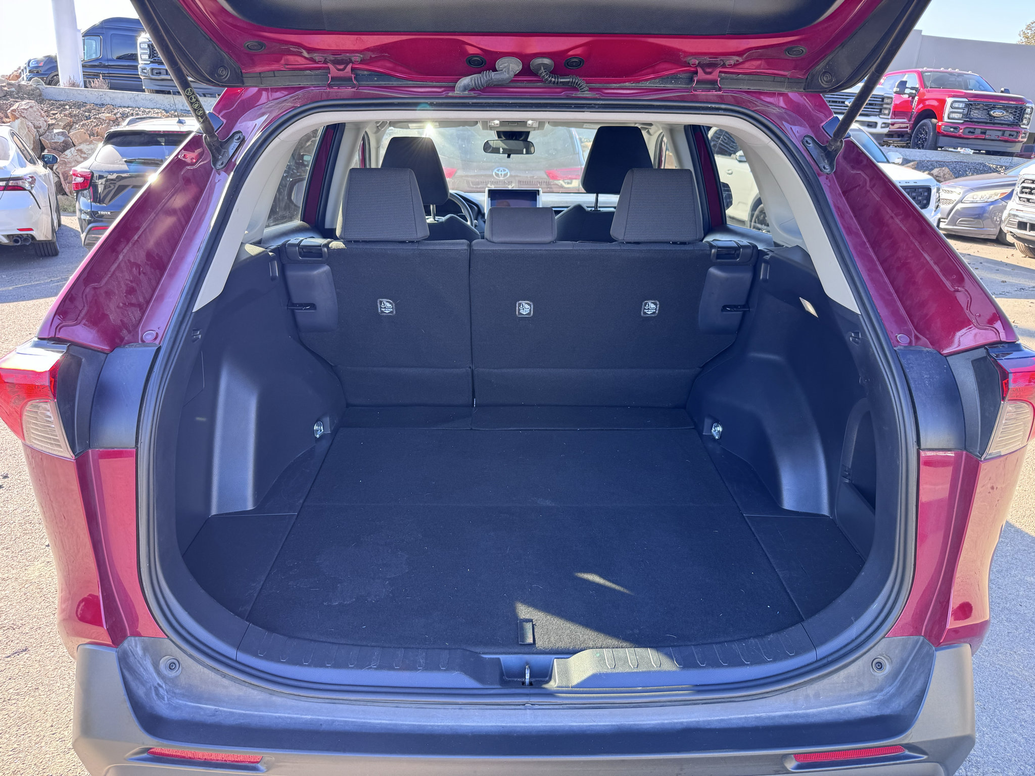 Used 2025 Toyota RAV4 LE AWD/4WD image 22