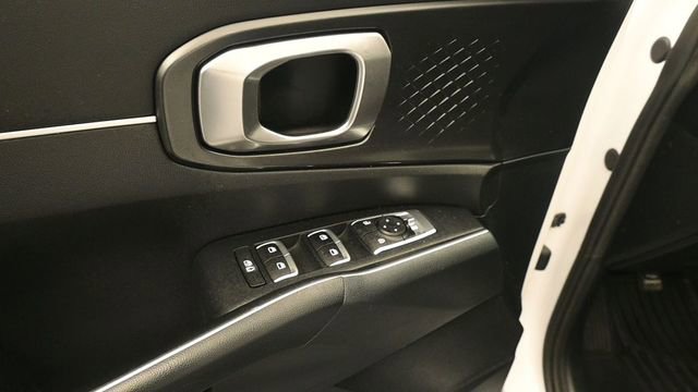 Used 2022 Kia Sorento S w/ Panoramic Sunroof Package FWD image 13