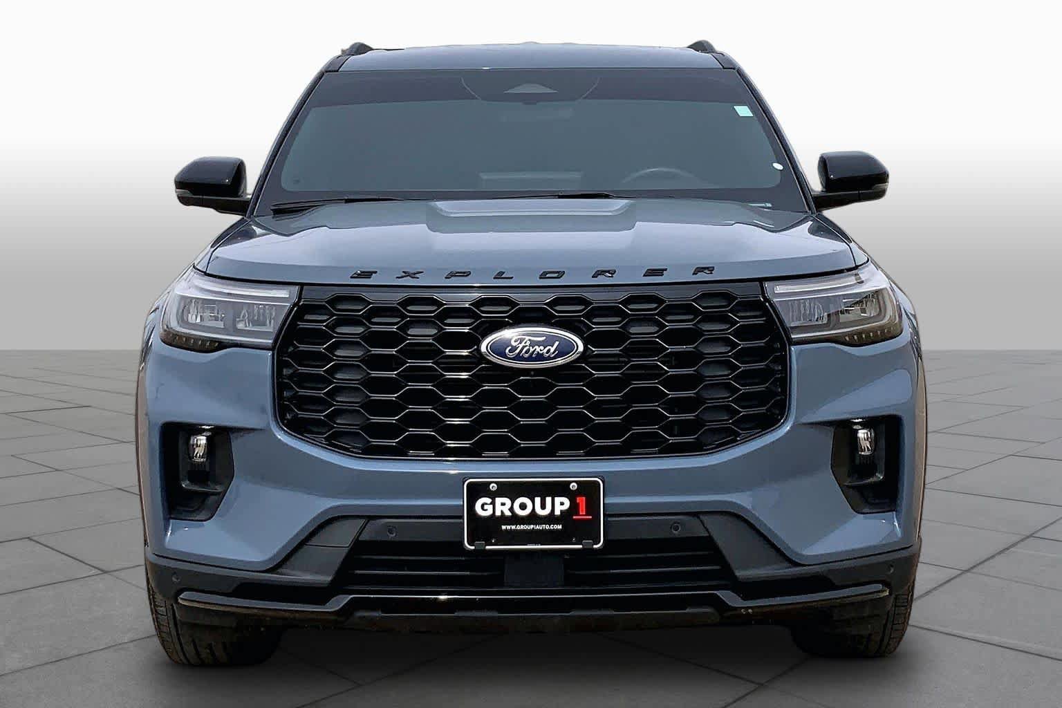 Certified 2025 Ford Explorer ST-Line w/ Premium Package RWD image 4