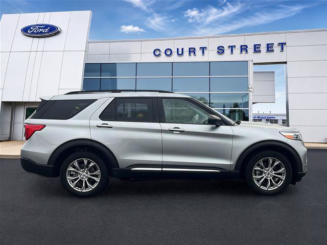 Certified 2023 Ford Explorer XLT w/ Equipment Group 202A AWD/4WD image 4
