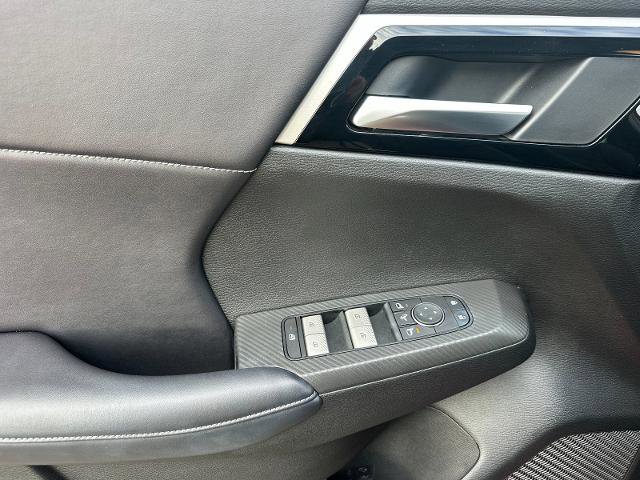 Used 2023 Mitsubishi Outlander 4WD Plug-In Hybrid image 10