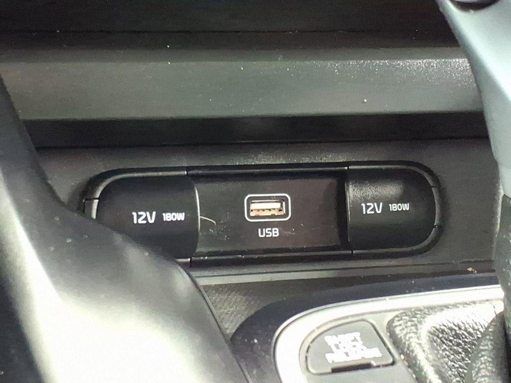 Used 2025 Kia Soul LX w/ LX Technology Package FWD image 19