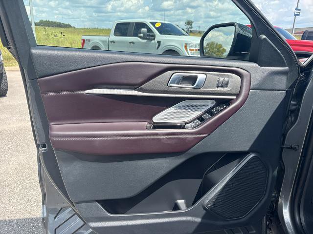 Certified 2025 Ford Explorer Platinum RWD image 9