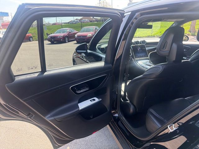 Used 2024 Mercedes-Benz GLC 300 4MATIC image 24