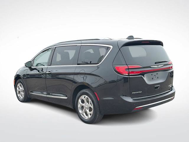 Used 2021 Chrysler Pacifica Limited w/ Uconnect Theater Family Group AWD/4WD image 6