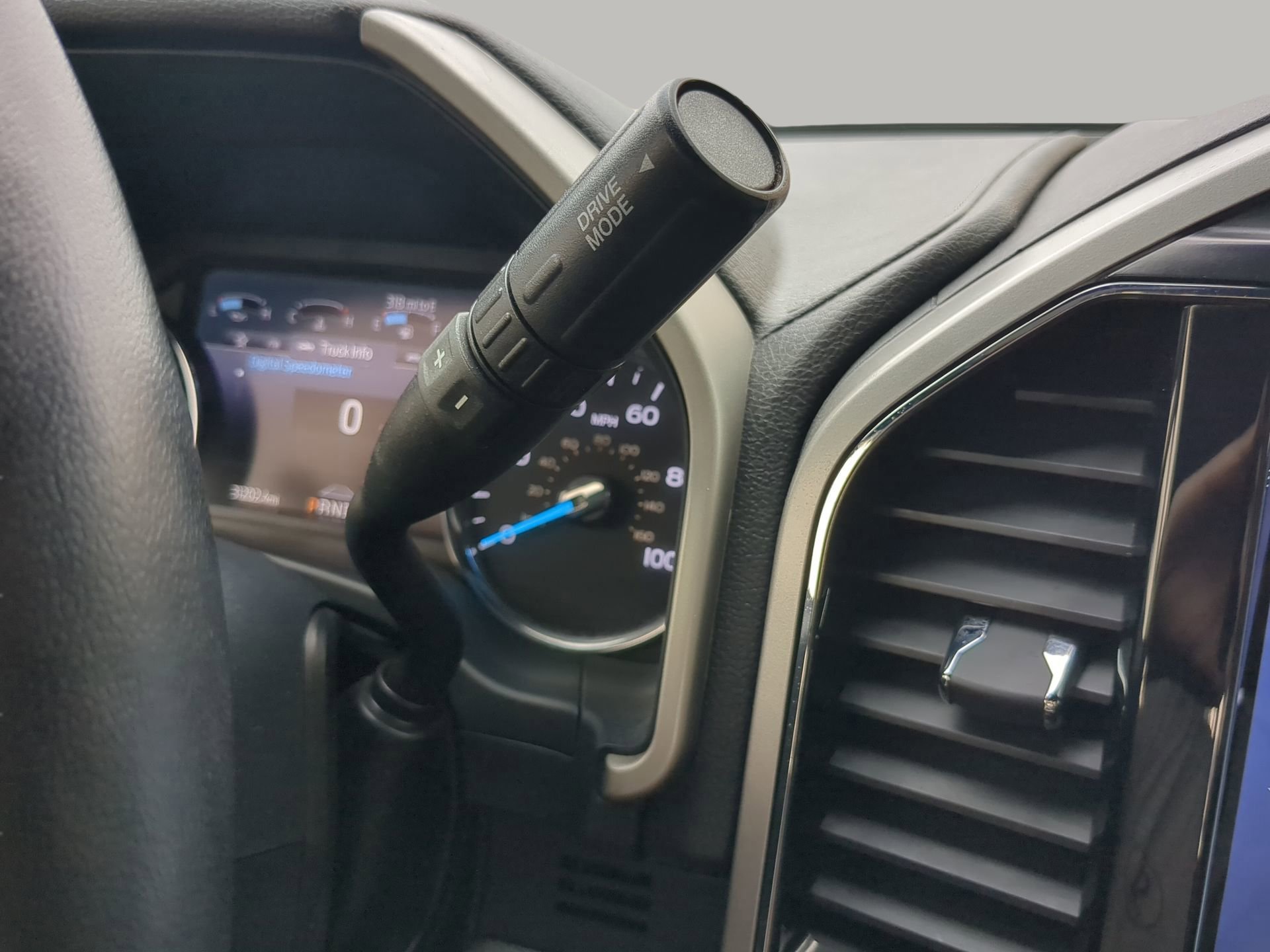 Certified 2022 Ford F350 Lariat w/ Lariat Ultimate Package image 56