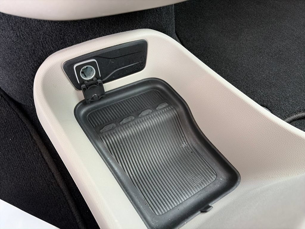 Used 2023 Chrysler Pacifica Touring-L FWD image 28