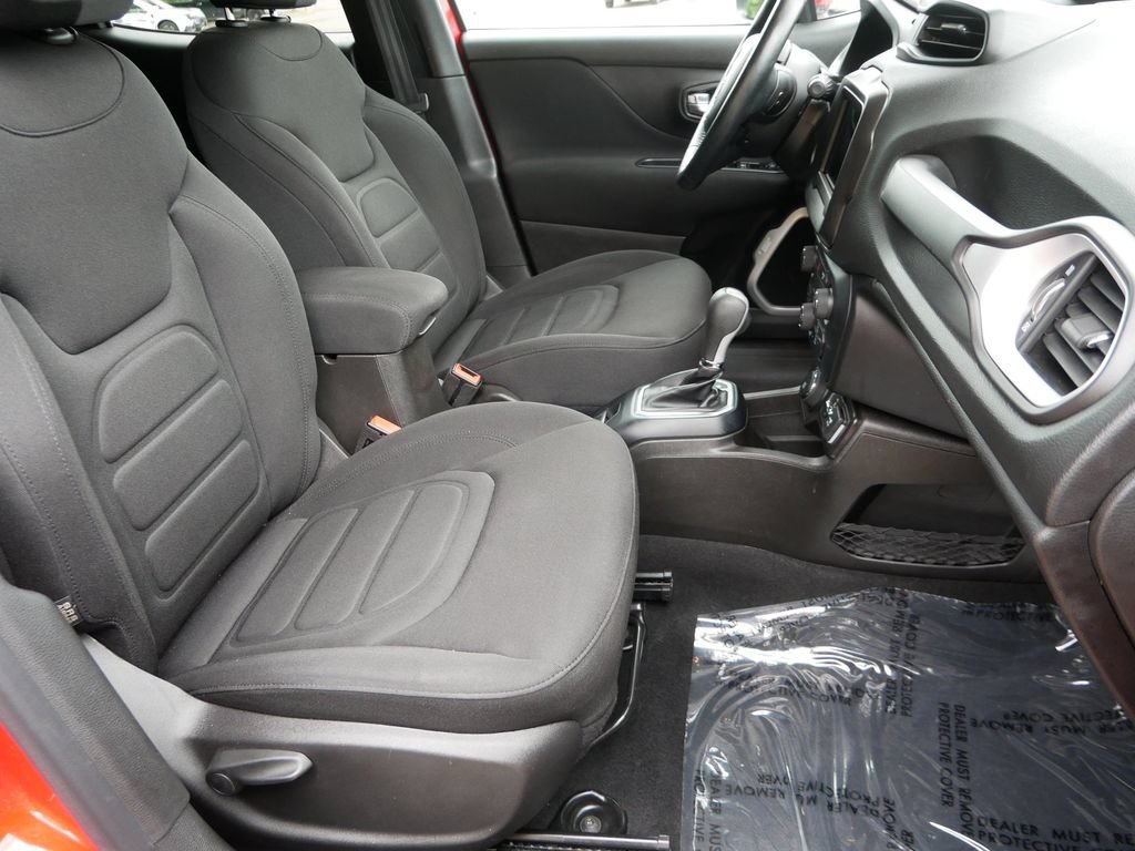 Used 2020 Jeep Renegade Latitude w/ Cold Weather Group AWD/4WD image 10