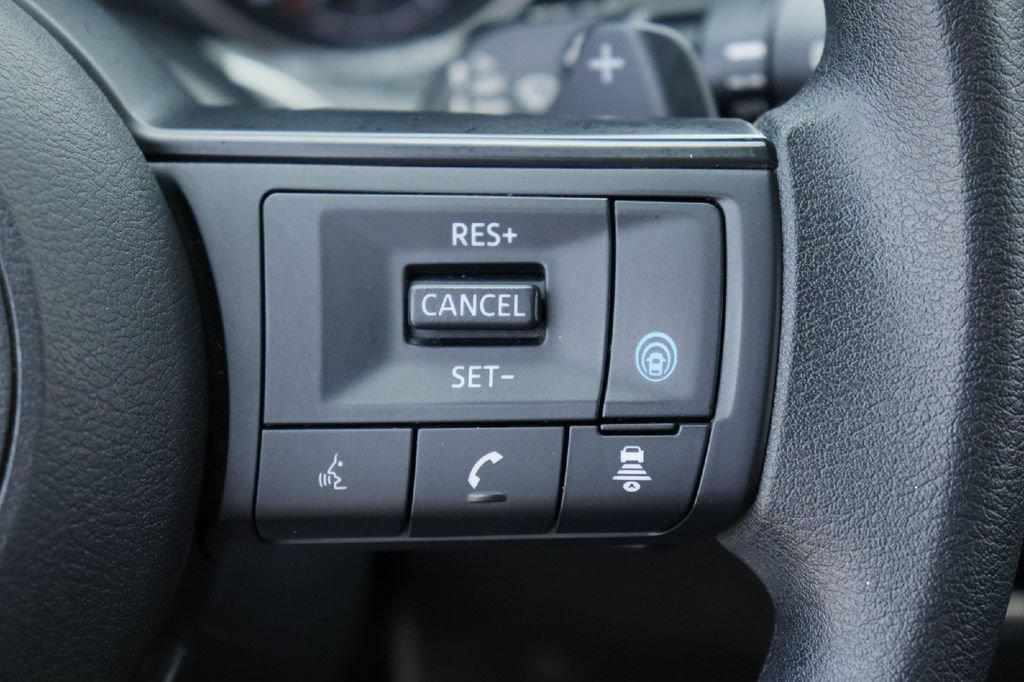 Used 2024 Nissan Rogue SV AWD/4WD image 8