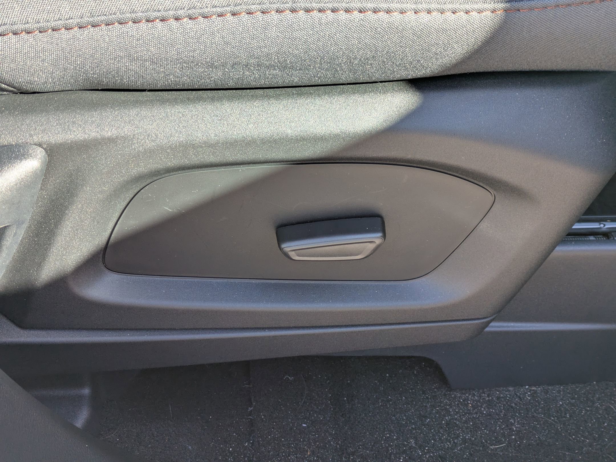 Certified 2025 Ford Explorer Active RWD image 39