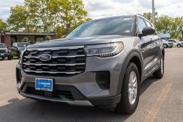 Certified 2025 Ford Explorer Active AWD/4WD image 2