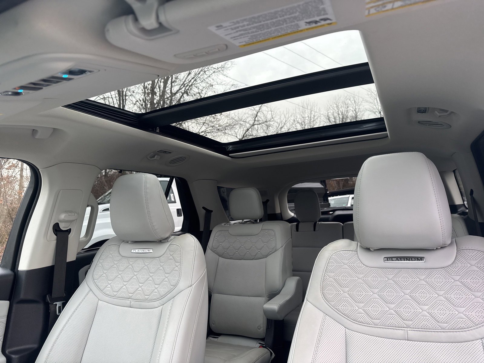 Certified 2025 Ford Explorer Platinum w/ LUX Leather Package image 17