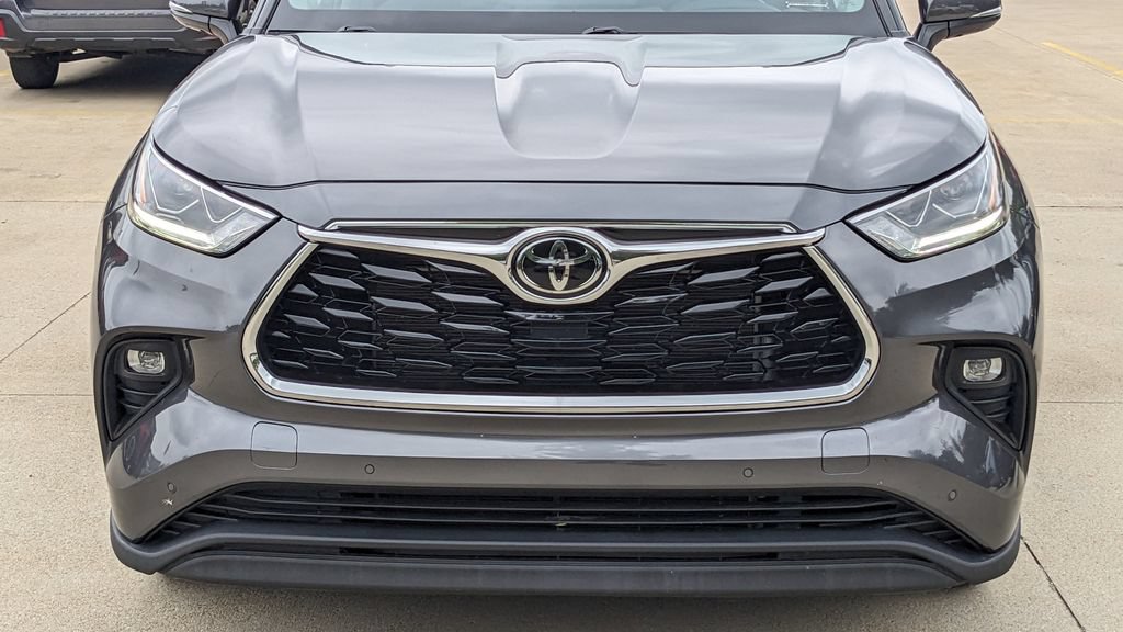 Used 2023 Toyota Highlander Limited AWD/4WD image 9