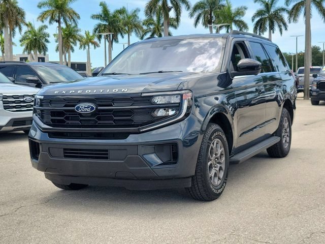 Certified 2025 Ford Expedition Active RWD image 3