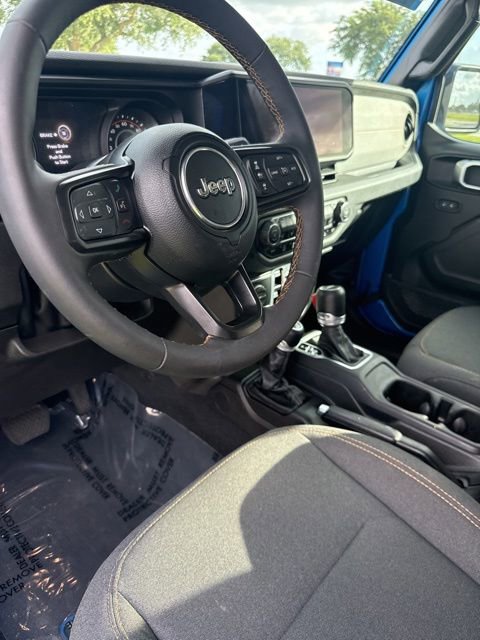 Used 2024 Jeep Gladiator Sport AWD/4WD image 7