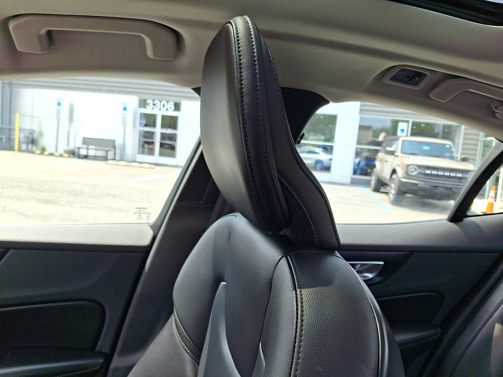 Used 2021 Volvo S60 T6 Momentum AWD/4WD image 17
