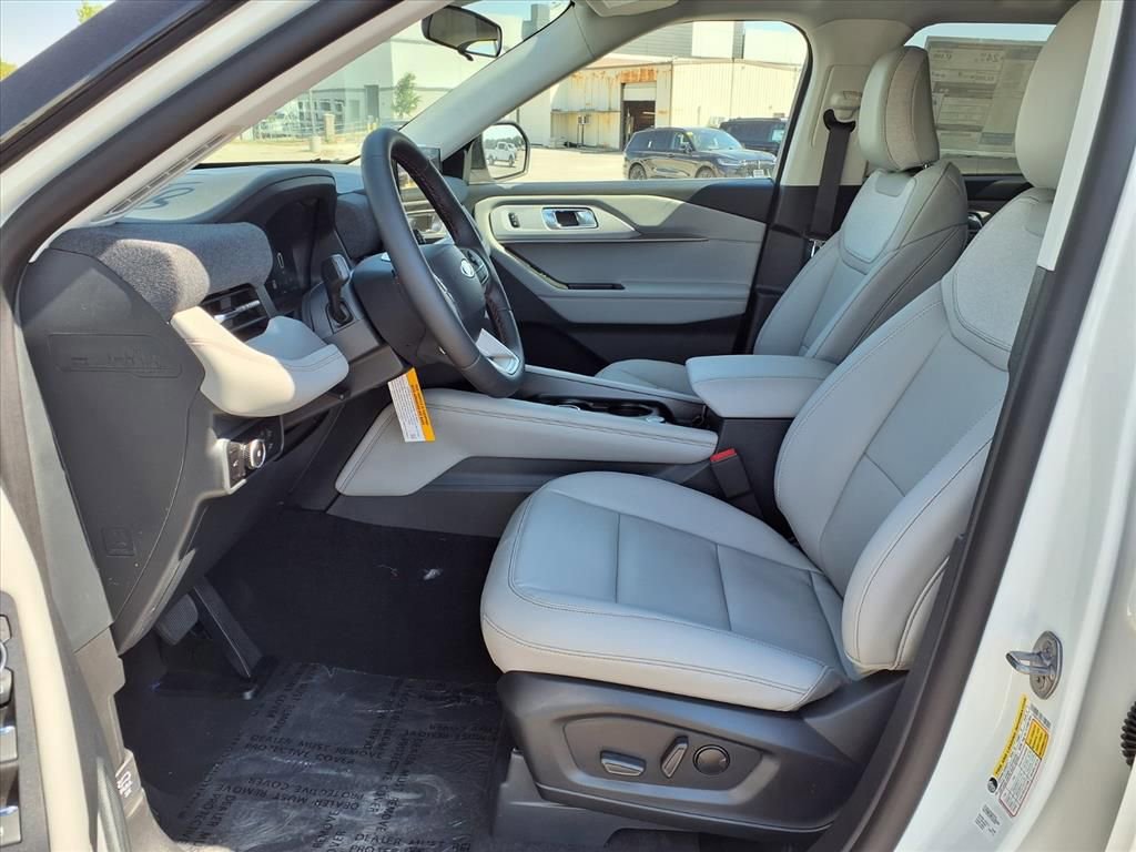Certified 2025 Ford Explorer Active w/ Active Comfort Package image 18