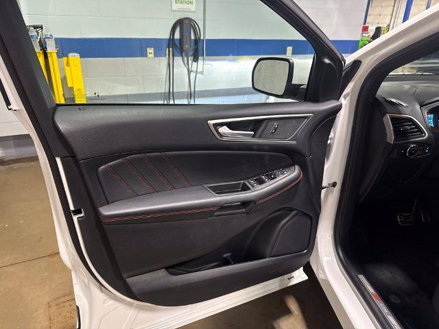 Certified 2024 Ford Edge ST-Line w/ Class II Trailer Tow Package AWD/4WD image 26