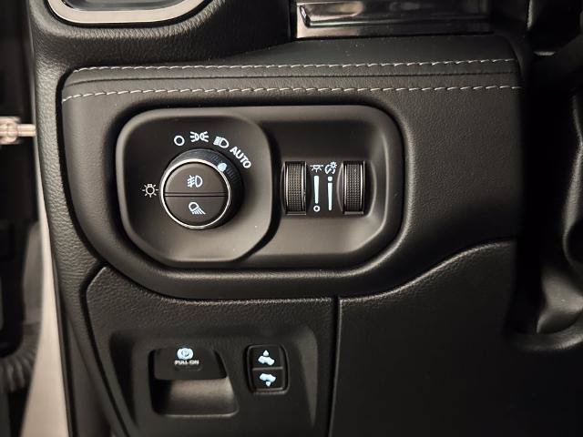 Used 2024 RAM 1500 Limited AWD/4WD image 21