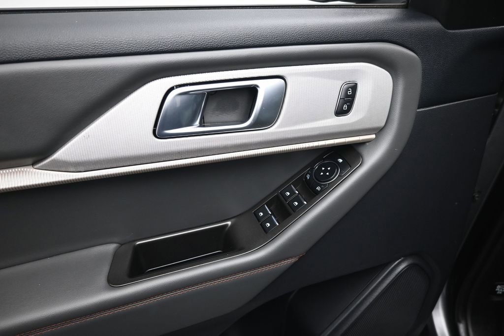 Certified 2025 Ford Explorer Active w/ Active Comfort Package RWD image 11