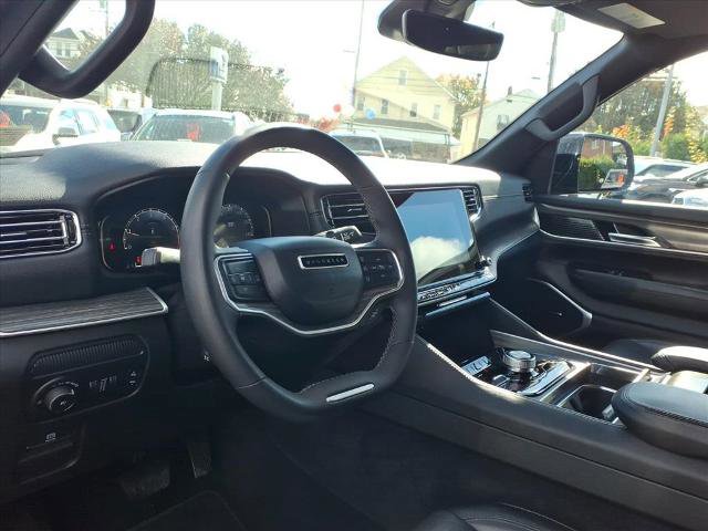 Used 2024 Jeep Wagoneer Series II w/ Flexible Seating Group image 9